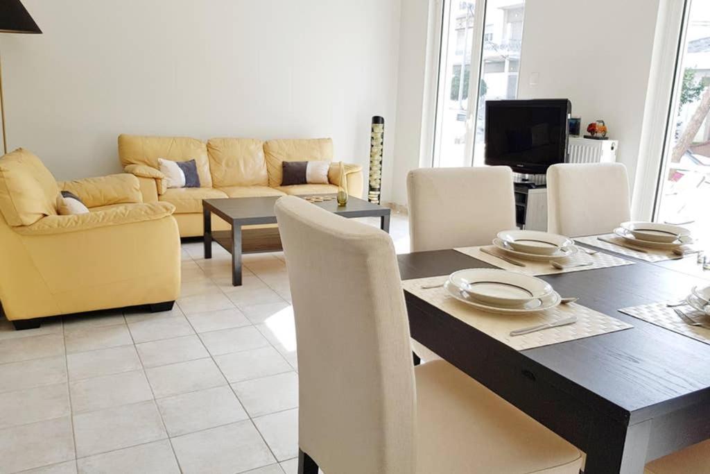 A Great Stay At A Comfortable Large Apartment 아테네 외부 사진